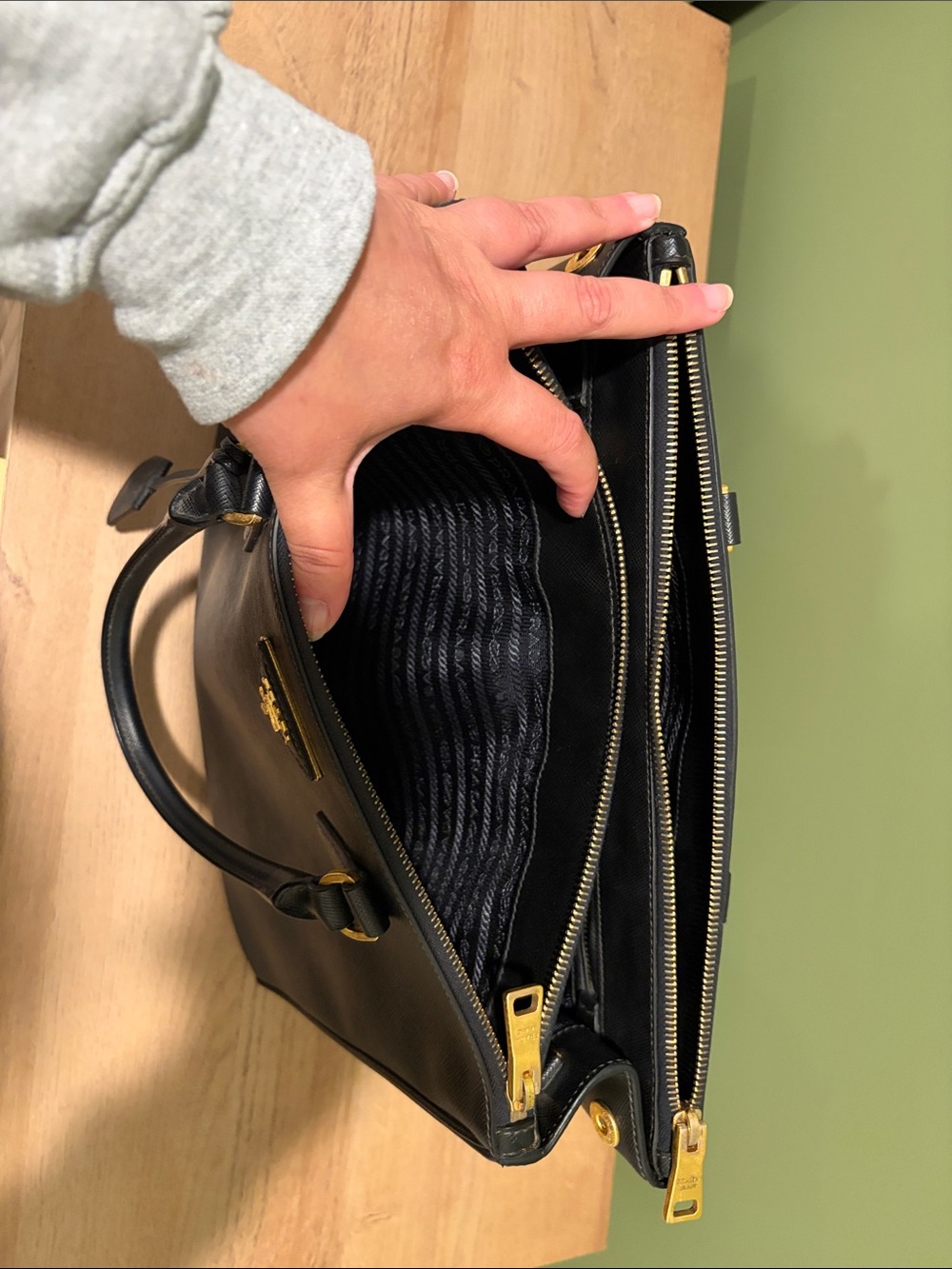 Pre-loved Prada Saffiano Leather Galleria double zip medium - Picture 9 of 13